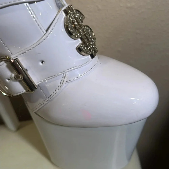 White high boots size 8M - Picture 3 of 11